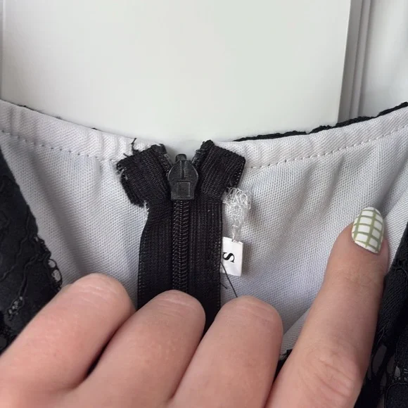 Elegant Classy Black Lace Dress small - Picture 2 of 6